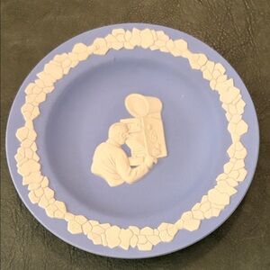 Wedgwood Jasperware miniature collector plate 4.5 “ diameter.